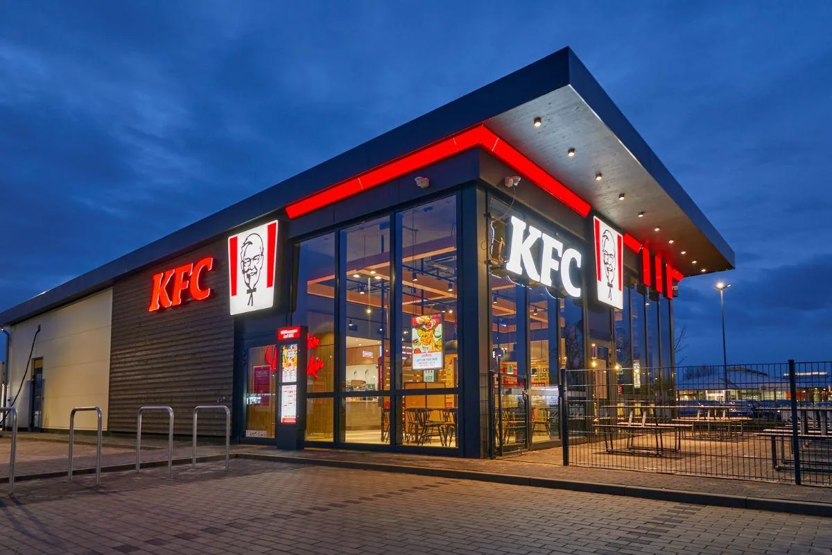 Local de KFC, cliente del sector privado